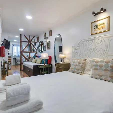 Charming & Cozy - Alfama | By Airnest Lägenhet Lisboa